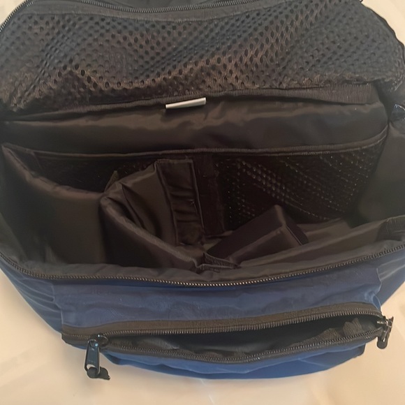 Sundog photography hippack. Lots of pockets 6” deep, 4+” wide, 13” across - Picture 4 of 5